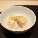 味幸 - 加茂茄子、湯葉、茗荷の白味噌仕立て
