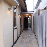 シェムラブルリス - 入り口はちょっと奥に入ったところにあります