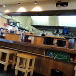 客野製麺所 - 2014年4月21日(月)　店内　カウンター席(一部)