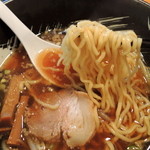 客野製麺所 - 2014年4月21日(月)　コク煮干し中華そば(期間限定・平打麺)800円　自家製平打麺リフト