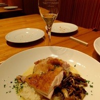 シャンパン食堂 - 鶏もも肉のソテー　ブランケット仕立てバターライス添え