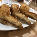 餃子食堂マルケン - 手羽先餃子、普通に美味しい