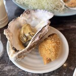 ドライブイン 灘 - ◾️鮭&イカ丼¥1.700くらい
◾️牡蠣フライ¥1.485
◾️牡蠣バター炒め¥1.485
　※現金払いのみ