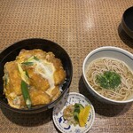 花びし - かつ丼とそばのセット990円