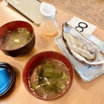 どんぶり屋 - 味噌汁と牡蠣