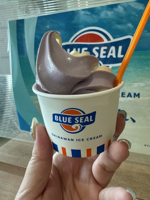 ブルーシール ジャルックス出発売店 （BLUE SEAL） - 那覇空港