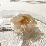 ウシマル - 九十九里産神経〆地魚
      クルード（冷製） カルボーネ（炭火焼）