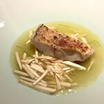 蒼 - 藤本さんの最高の白甘鯛に、松茸。
      それに合わせるのがルフレーヴって、どこまで贅を重ねればそうなるのか(^^)
      松茸の軸が優しく香り付けしてくれますが、主役は断然白甘鯛さまです！