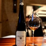 蒼 - あの密度の高い味には、このぐらいのヤツが確かに必要ですね。
      リースリングメインですが、29年も熟成していて、味も香りも重層的です。
      単体でとんでもないワインですし、ペアリングとしても完璧！