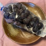 木のなか - 急遽、向かったキン◯ル大府店さんの
      敷地内にある八百屋さんで購入した
      山形県産の巨峰