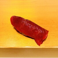 鮨 はしもと - 赤身は塩釜・巻網、季節に入って来た様で柔らかな身を美味しく味わえました。身が幅広く切られ包み込む様に握られていて、味わいやすく食べ応えもありました