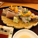 日本料理 太月 - お造りは、さわらの炙り・鯛