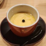 鮨 奥 - 九絵 黄にら 茶碗蒸し 忍ばせた梅がきいて生黒胡椒がアクセント 私はスプーンで混ぜていただきました