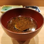 鮨 奥 - 赤出汁には蜆と青海苔