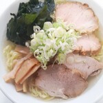 手打ち らーめん 響 - 今回は青物はワカメでした！