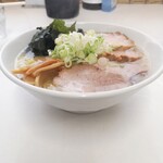 手打ち らーめん 響 - 「塩ラーメン」850円＋大盛り150円の1,000円！