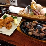 めいじ家大舟 - ザンギ、塩ホルモン