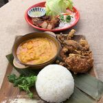 スコンター - ソフトシェルクラブのカレー炒めランチ