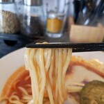 鶏×麦 らら - トマトラーメンはストレートの太麺で、噛み応えの有る食感が楽しめます！