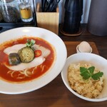 鶏×麦 らら - トマトラーメンに玉子と季節のご飯！