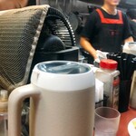 王餃子 - 大将も変わらず元気です。
      