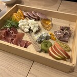 チーズと生はちみつ BeNe - チーズと生はちみつ贅沢前菜盛り合わせ