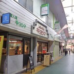 セカイホテル 布施 - フロントのある建物