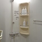 セカイホテル - フロントある建物の２階（客室エリア）共同シャワールーム