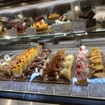 Un Petit Paquet - タルトは種類豊富！マンゴープリンもあるよ