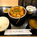 麻辣駅 - お味噌汁が特異と言えようか