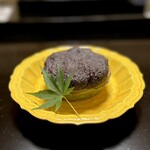 よし町 - ぎゃーーー！！！うみゃああああああああああ！
      茄子が油吸ってジューシー！！！！！
      肉味噌も塩気が強くなくて旨み成分たっぷりでボリュームいっぱいにのってて最高！！