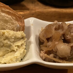 じじばばDOS - お通し(チーズポテトサラダ&ぶた肉しょうが炒め)