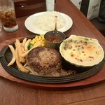 ロイヤルホスト - 黒✕黒ハンバーグ、牡蠣とほうれん草のマカロニグラタンの盛り合わせとライス・その2です。