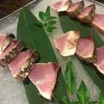 ダイニング藁の火 - 鰹のタタキ