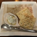 Lume - セットのチーズとクラッカー