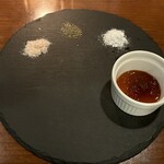 Lume - ステーキの味付け
左から、ヒマラヤの岩塩・ブラックペッパー・海塩・りんご醤油