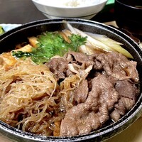 日本橋 伊勢重 - すき焼き小鍋仕立て
                  ご飯、味噌汁、サラダ、小鉢、牛佃煮付き