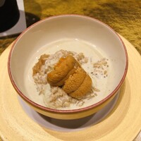 すし食堂 和和和 - 温かい肝ソースかけた後、お好みでウニをトッピング