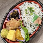 サミットストア - 駿河湾産釜揚げしらすのわかめご飯弁当(586kcal)