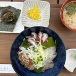 浜の七光り - 真ダコ・ヒラメ(漬け)・コチ　3色丼@1500円