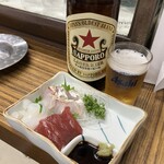 立呑み処 入部酒店 - 赤星大瓶とお造り