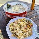 ラーメン居酒屋 あくだいかん - 豚骨ラーメンと炒飯