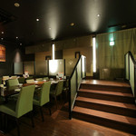 長寿韓酒房 - 半個室は階段を上がった中二階となります。