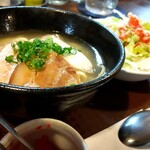 なんくる食堂 - 沖縄そば。