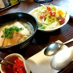 なんくる食堂 - タコライスと沖縄そばセット(￥1000)。