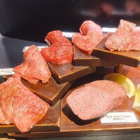 焼肉匠 勝善 - 上からハラミ、トウガラシ、サガリ、イチボ、ランプ、タン