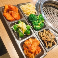 焼肉匠 勝善 - ナムル3種とキムチ3種