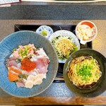 なんか喰ぃ亭 - かけラーメンとミニじゃない海鮮丼特盛り＆具増し✩︎⡱