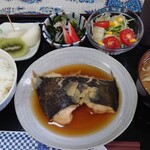 椀々亭 - 煮魚定食 カレイ煮付け 990円