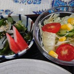 椀々亭 - 小鉢 サラダ、ワカメ酢の物